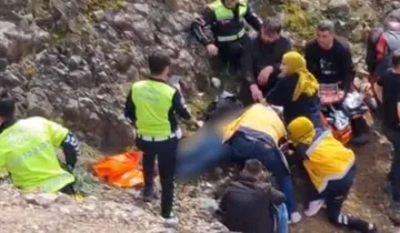 300 metrelik uçuruma savruldular: 24 yaşındaki genç yaşamını yitirdi