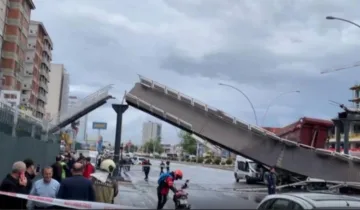 Akılalmaz kaza: Açık damper üst geçidi devirdi, 3 yaralı