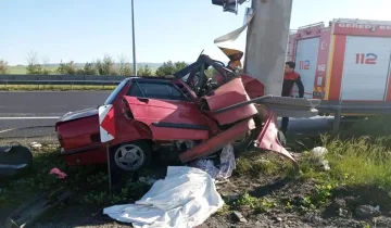 Bayram dönüşü yollar kan gölü: Feci kazada 2 ölü, 1 yaralı