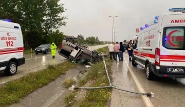 Bayram yolculuğu kazayla yarıda kaldı: Aynı aileden 5 kişi yaralandı