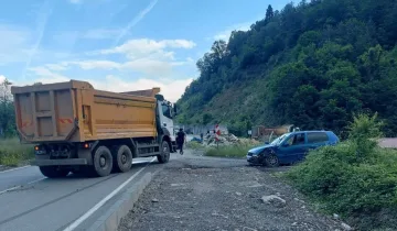 İnebolu'da korkutan kaza! Otomobil kamyonla çarpıştı