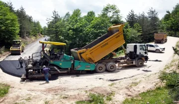 Kastamonu’da İl Özel İdare çalışıyor: Köy yolları asfaltlanıyor