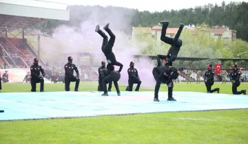 Kastamonu’da komandoların gösterisi nefes kesti: 19 Mayıs coşkusu Türkiye’yi sardı