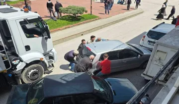 Kastamonu'da sorumsuz sürücü trafiği felç etti!