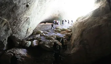 Kastamonu'da üniversiteli gençler İntaş Mağarasına girdi