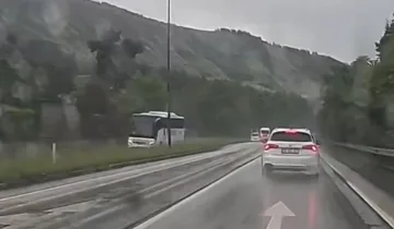 Kaygan yolda savrulan otobüste korku dolu anlar!