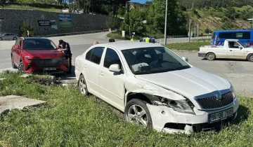 Korkutan Kaza: SUV ile Otomobil Çarpıştı, 2 Yaralı