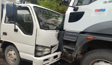 Son dakika: Kastamonu'da çöp kamyonları çarpıştı