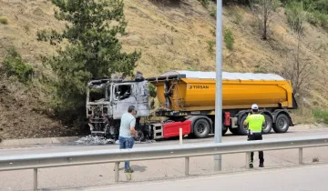 Sürücü son anda kurtuldu: Tır küle döndü