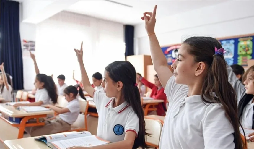 12 Haziran okullar tatil mi? Cuma günü ders yapılacak mı?