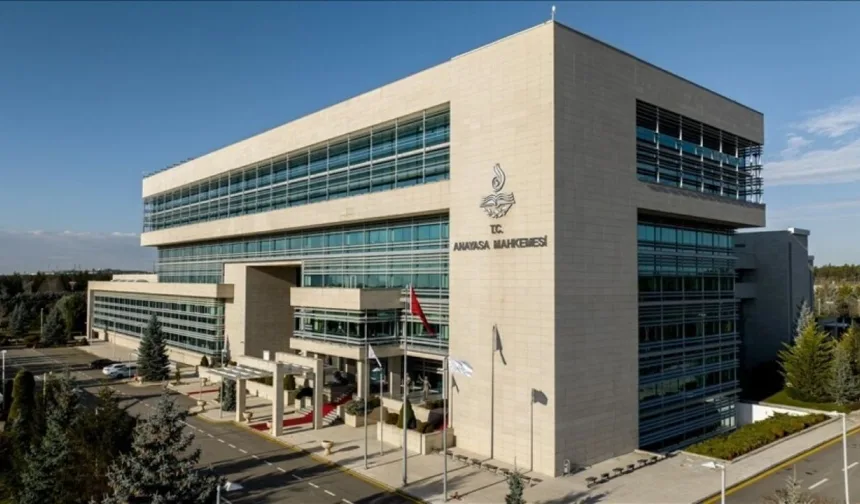 AYM son noktayı koydu: Nüfusu 2 binin altına düşen belediyeler köy olacak