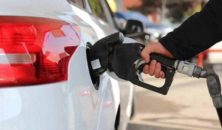 Benzin ve motorine indirim geliyor: Akaryakıtta tabela değişiyor