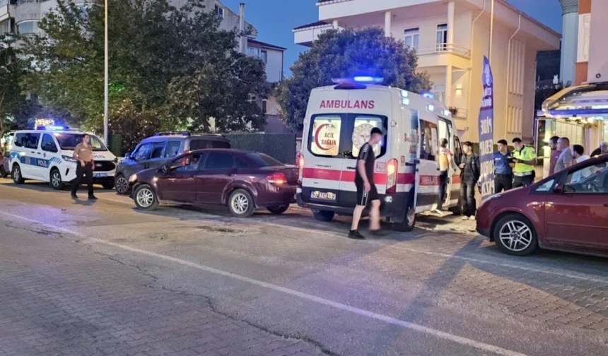 Cide'de feci çarpışma! Motosiklet sürücüsü yola savruldu