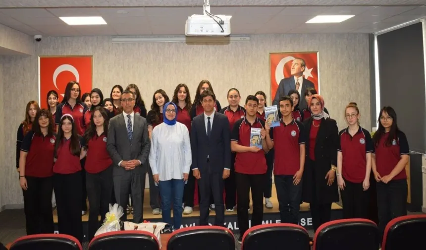 Kastamonu’da edebiyat rüzgarı: Yazarlar öğrencilerle buluştu