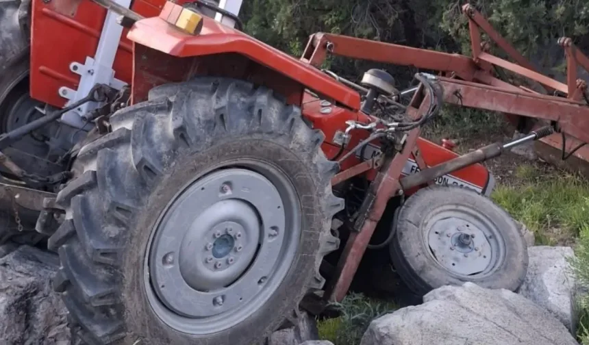 Kastamonu’da feci kaza: Traktör yoldan çıktı, sürücü yaralandı