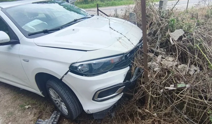 Kastamonu'da ilginç kaza: Otomobil mezarlığa daldı