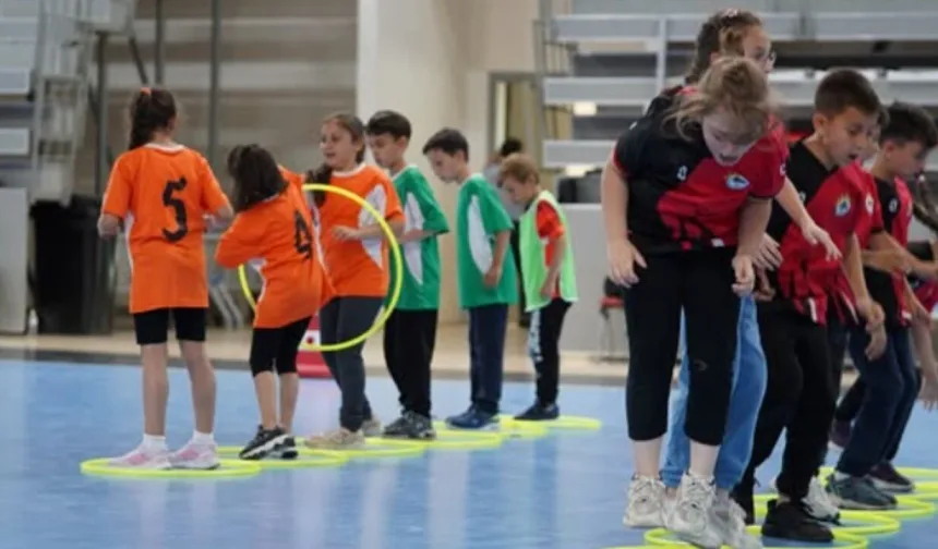 Kastamonu’da spor şöleni: İlkokul öğrencileri yeteneklerini sergiledi