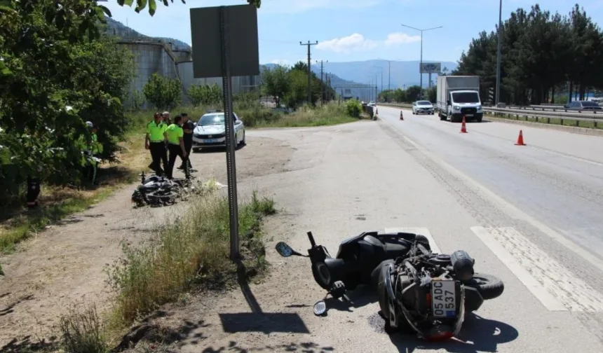 Motosikletler birbirine girdi: 2 genç yaralandı