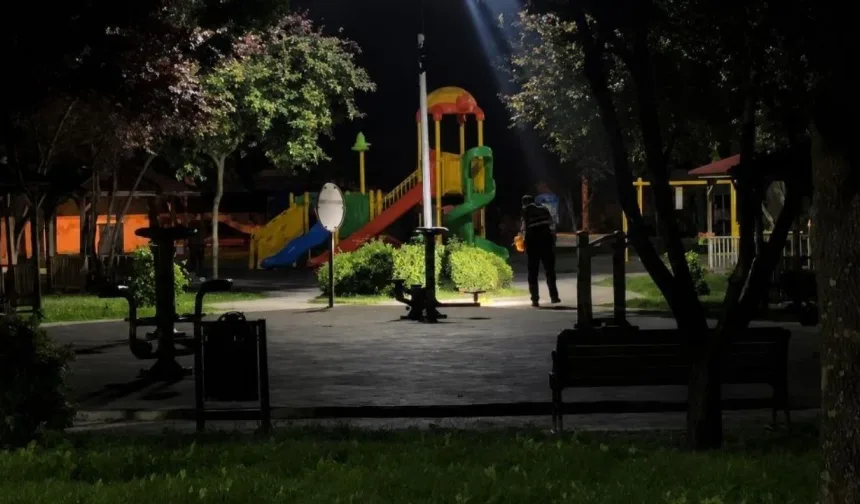 Parkta başlayan tartışma kanlı bitti: 2 kişi vuruldu
