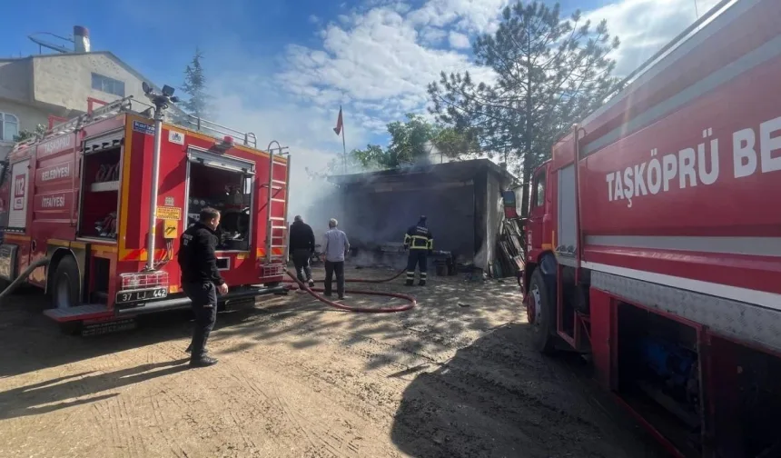 Taşköprü’de garaj yangını paniği: İtfaiye ekipleri zamanında yetişti