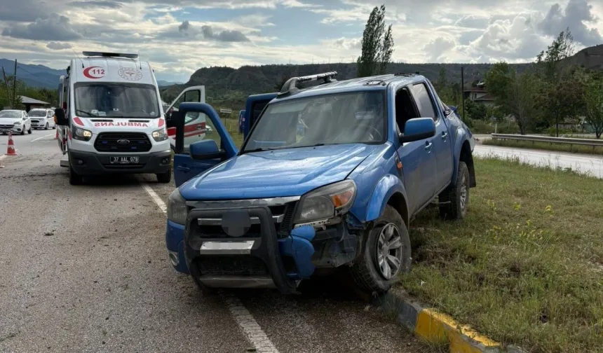 Tosya’da feci kaza: Kontrolden çıkan kamyonet takla attı