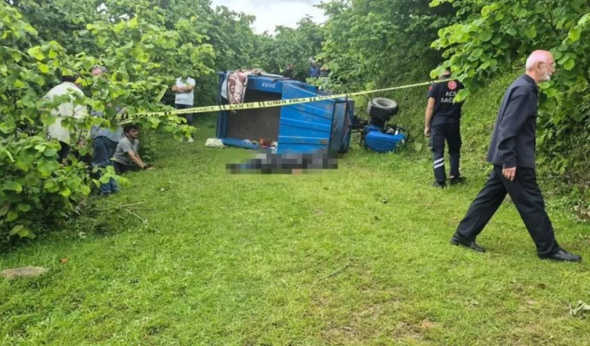 Yol kenarına devrilen patpat can aldı