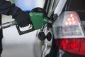 Petrol fiyatları geriledi, gözler akaryakıt indiriminde