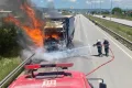 Seyir halindeki tır alev alev yandı! Araç küle döndü